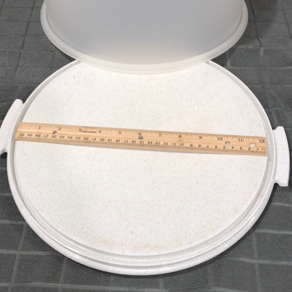 Tupperware cake taker - Picture 2 of 3